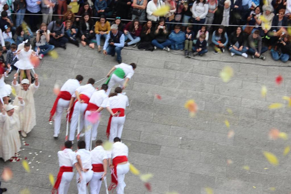 a group of people walking down the stairs in front of a crowd at O Cruceiro in Redondela