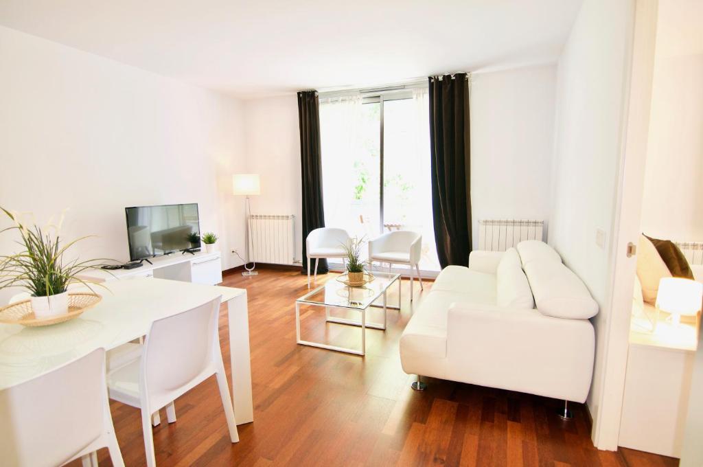 TV a/nebo společenská místnost v ubytování Glasir Apartments Barcelona