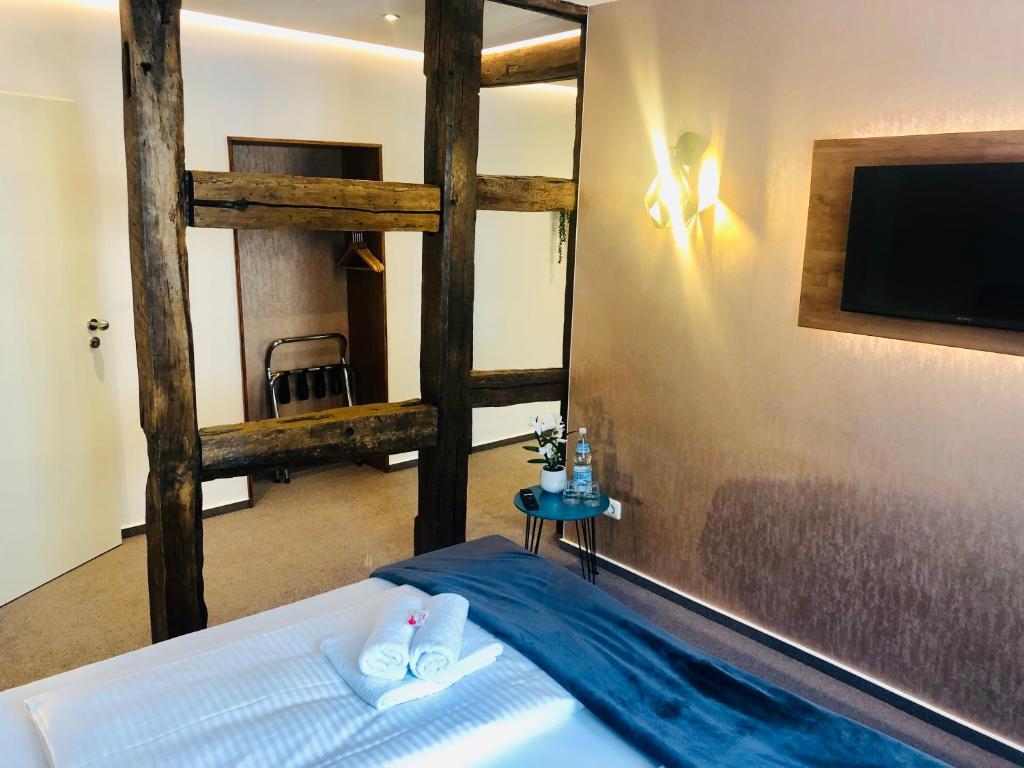 Postel nebo postele na pokoji v ubytování Hotel am Schloss