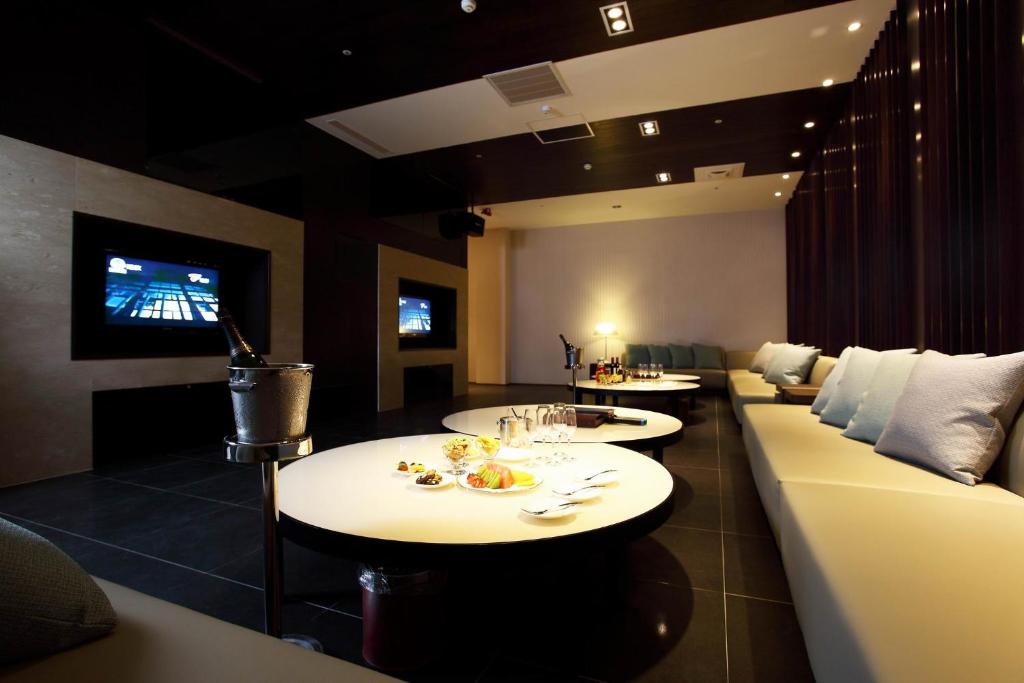 a living room with two tables and a couch at H Resort in Checheng