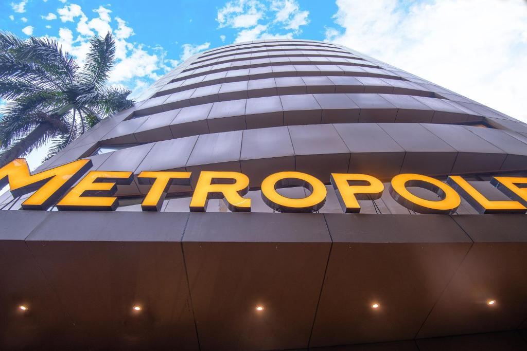 a sign on the side of a skyscraper at Hotel Metropole Inn in Mumbai