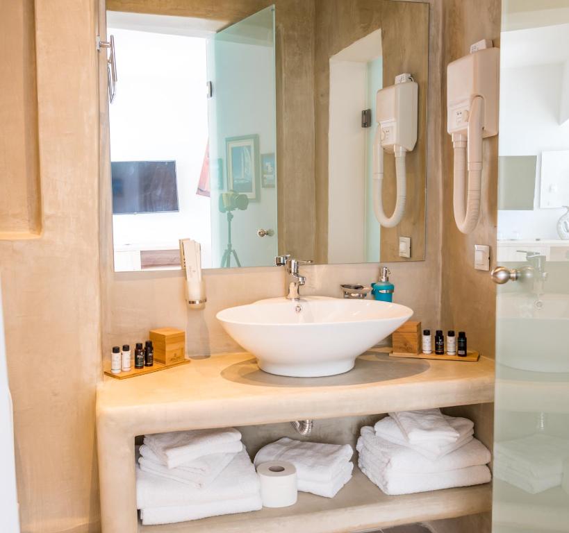 Koupelna v ubytování Kratiras View Luxury Suites