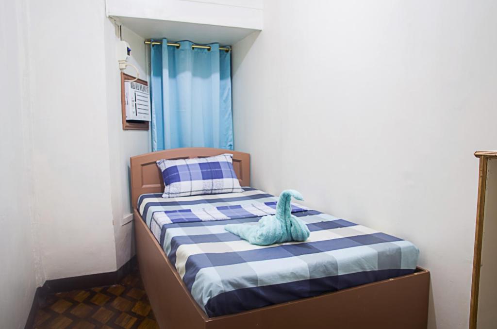 Postel nebo postele na pokoji v ubytování RedDoorz @ Calceta Street Cogon