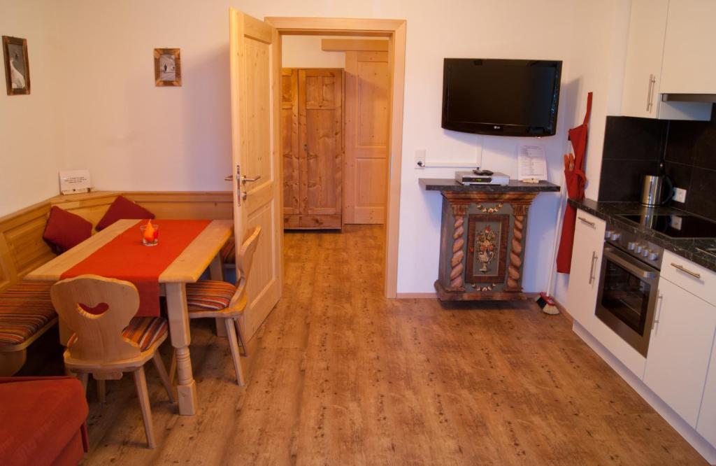 Kuchyň nebo kuchyňský kout v ubytování Apartment Sonnbichl