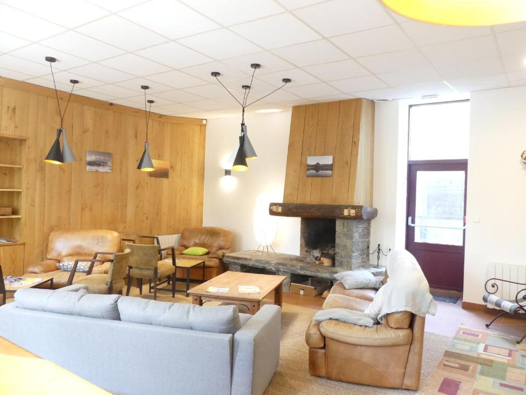 Posezení v ubytování Gîte de Llo - 16 Chambres privées - PDJ inclus