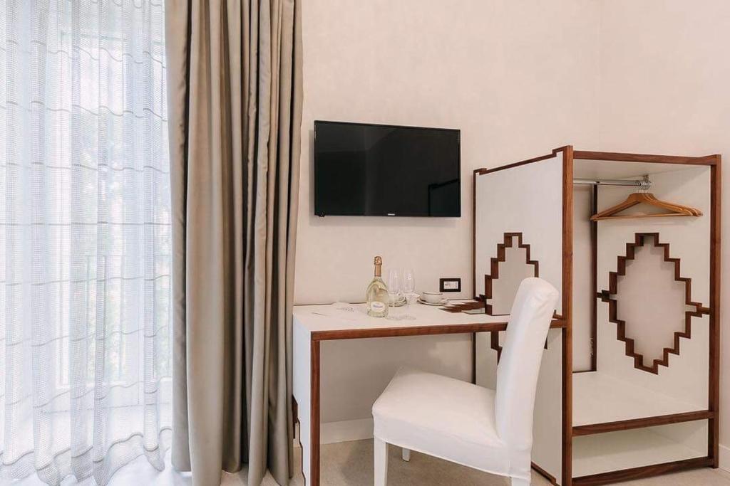 Telewizja i/lub zestaw kina domowego w obiekcie Maera B&B Ravello