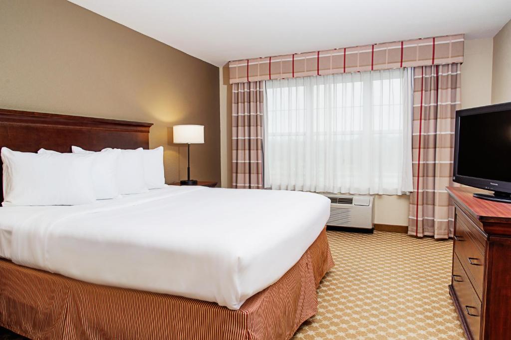 Country Inn & Suites by Radisson, Milwaukee West Brookfield , WI - Studio Met Kingsize Bed En Slaapbank - Niet-roken