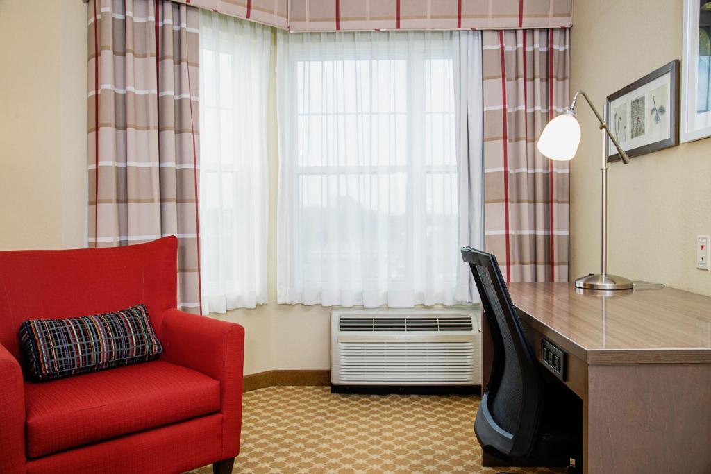 Country Inn & Suites by Radisson, Milwaukee West Brookfield , WI - Queen Room With Two Queen Beds - Disability Access