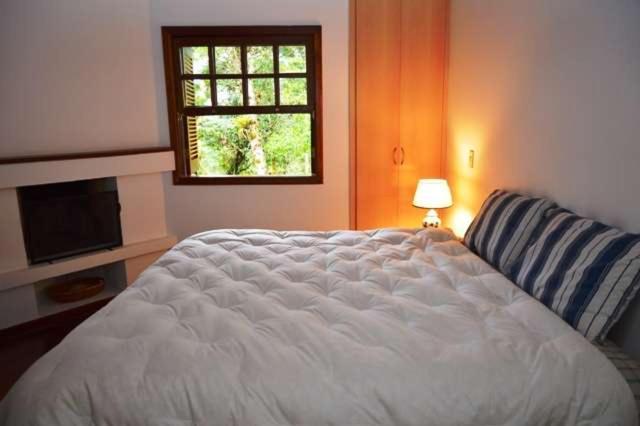  Casa charmosa e aconchegante em condomínio