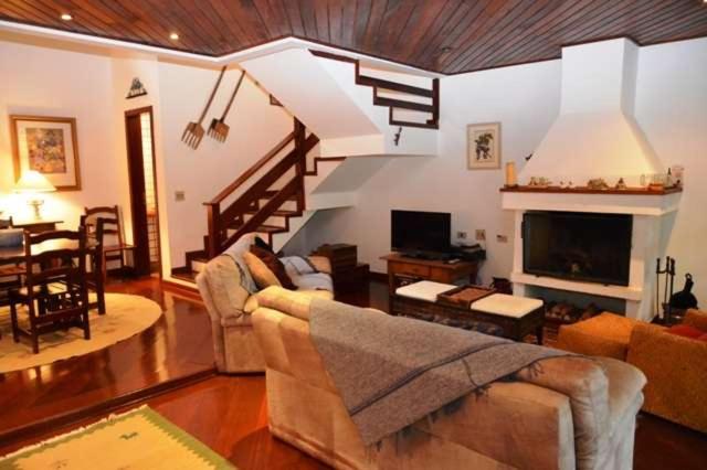  Casa charmosa e aconchegante em condomínio