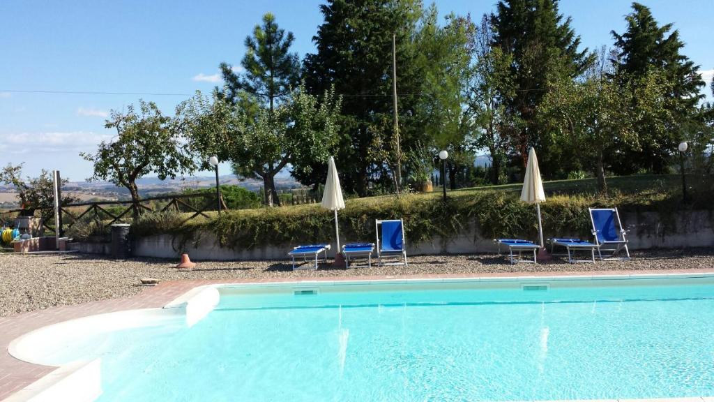Bazén v ubytování Agriturismo La Ripolina nebo v jeho okolí