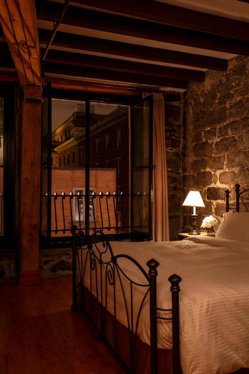 Auberge du Vieux Port by Gray Collection - Premier King Room With St. Paul Street View