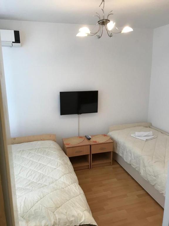 Postel nebo postele na pokoji v ubytování Tri šešira Ljubovija