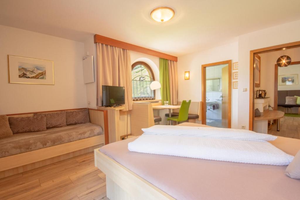Televízia a/alebo spoločenská miestnosť v ubytovaní Bella-Vista Apart Sölden