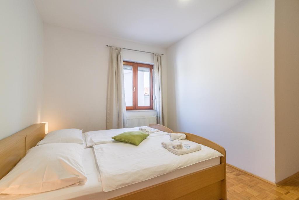 Posteľ alebo postele v izbe v ubytovaní Apartments Coronata