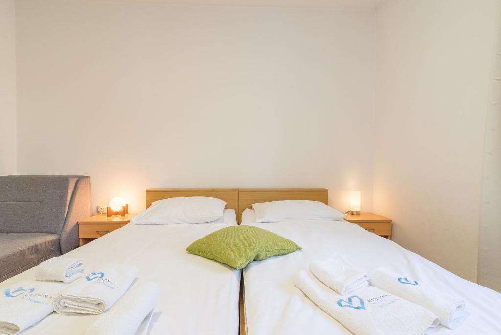 Posteľ alebo postele v izbe v ubytovaní Apartments Coronata