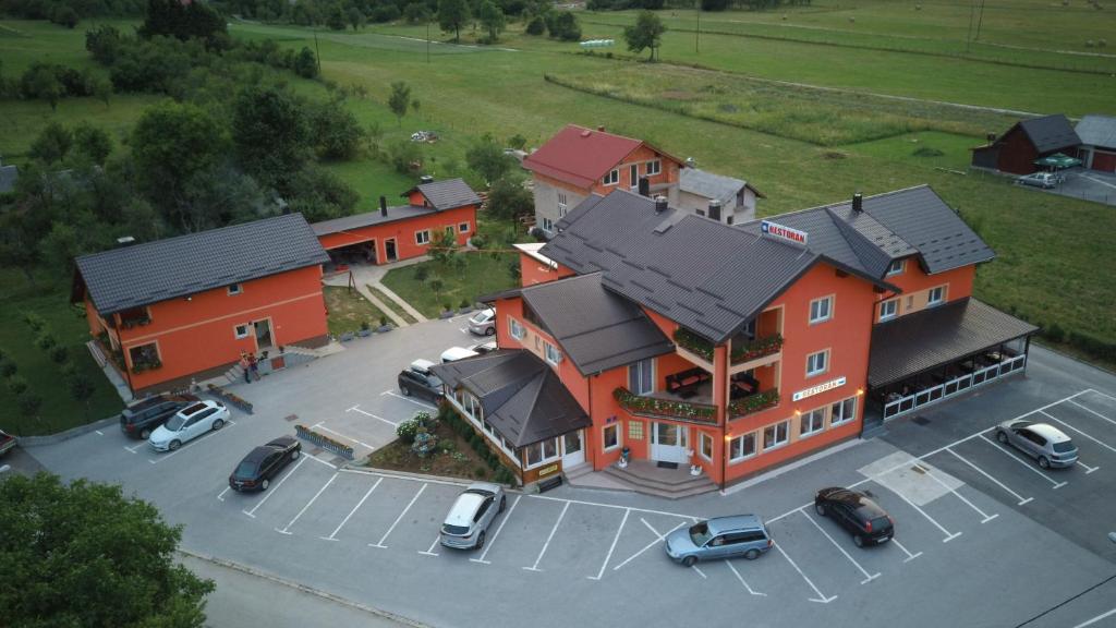 Letecký snímek ubytování House Šapina