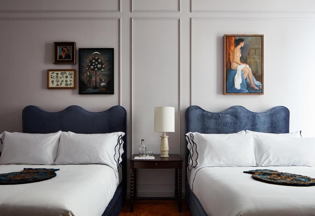 
a hotel room with two beds and two lamps at Maison de la Luz in New Orleans
