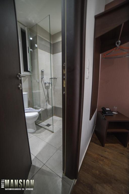 Ένα μπάνιο στο Mansion Hotel