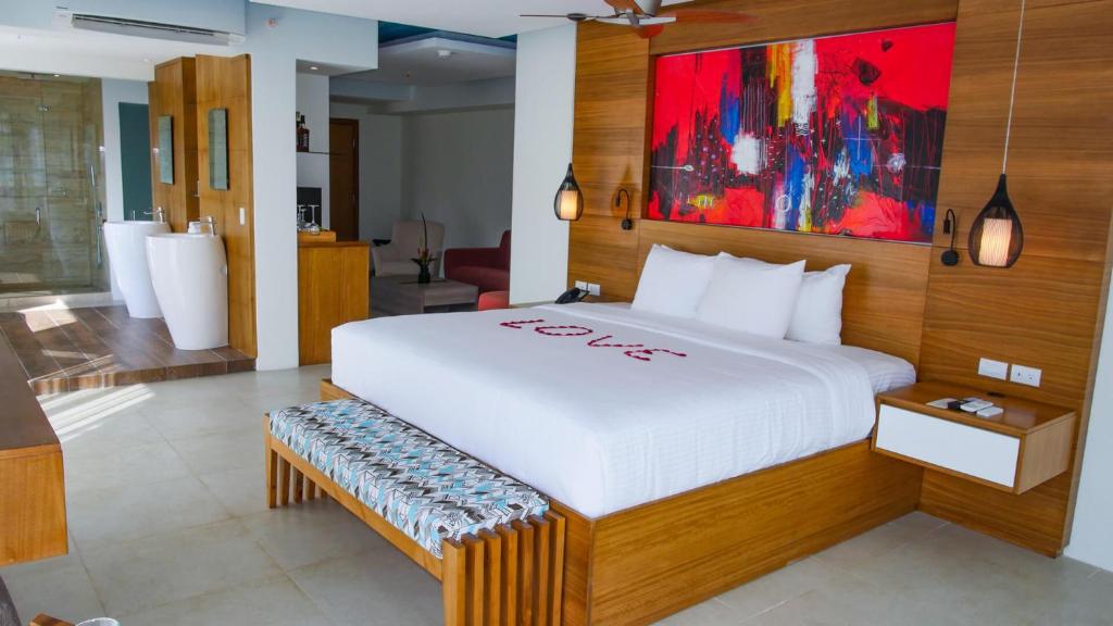 Letto o letti in una camera di Azura Beach Resort - All Inclusive - Adults Only
