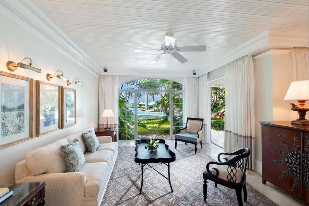 Posezení v ubytování The Palms Turks and Caicos