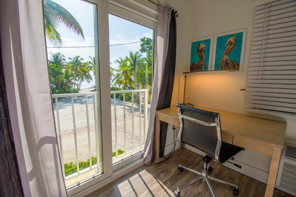 Rõdu või terrass majutusasutuses Bayside Inn Key Largo