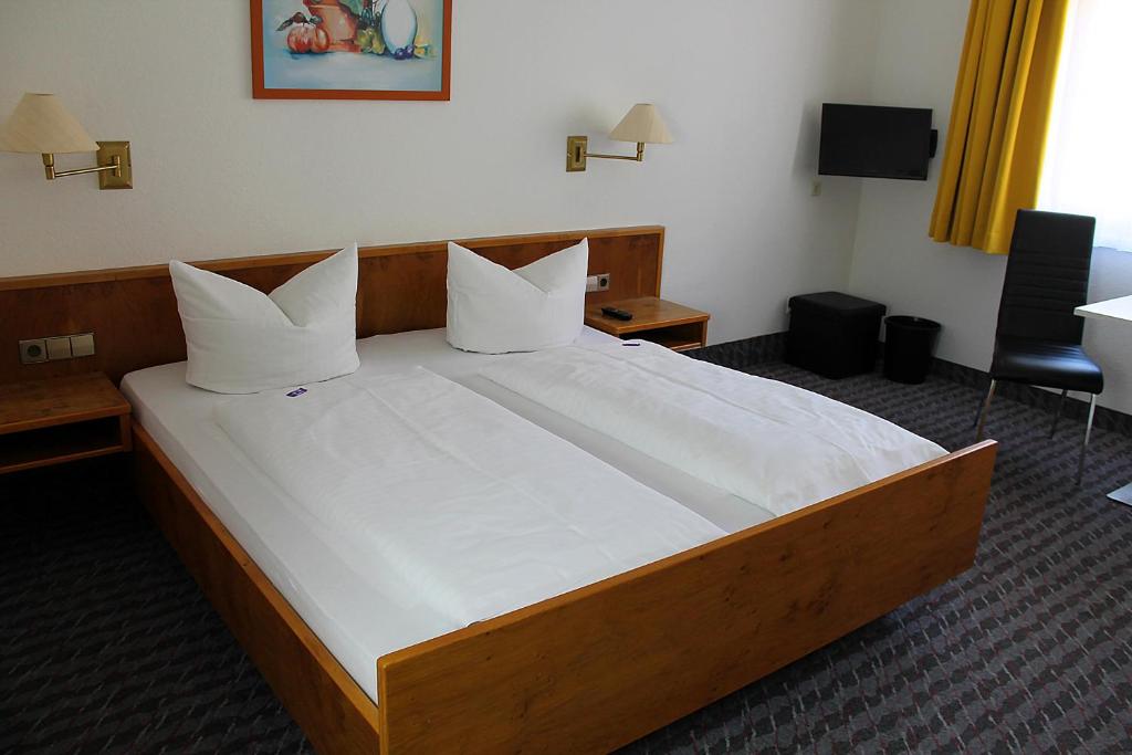 Postel nebo postele na pokoji v ubytování Hotel Sonne