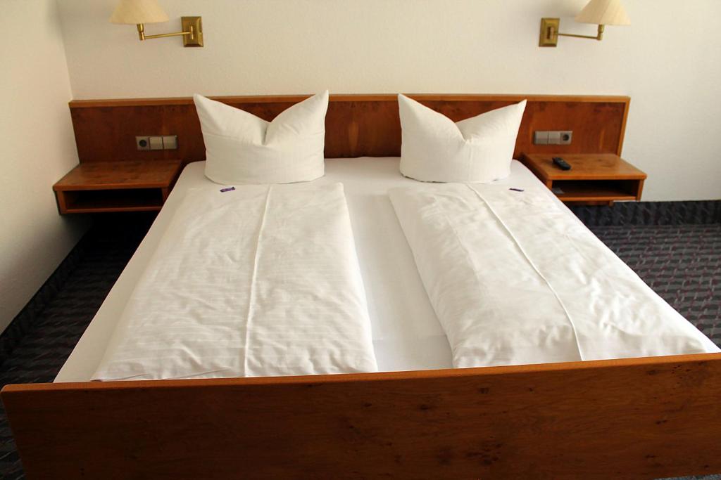 Postel nebo postele na pokoji v ubytování Hotel Sonne