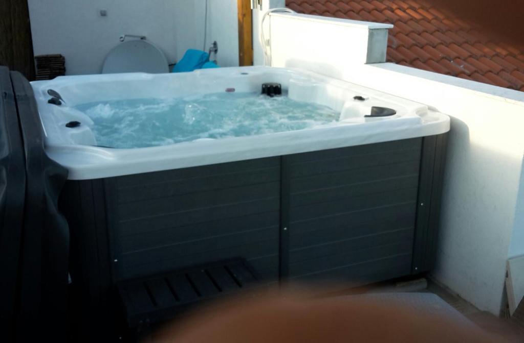 Fotografia z galérie ubytovania Luxury apartment by the sea with private whirlpool and terrace 50m2 v destinácii Posedarje