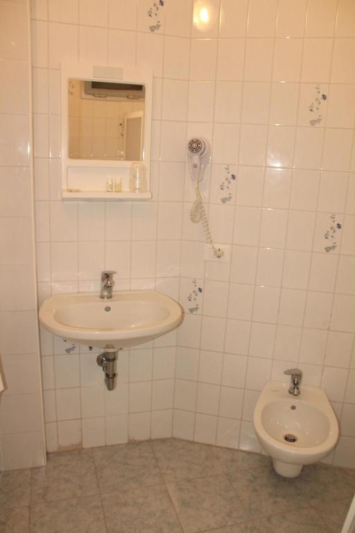 Koupelna v ubytování Hotel Caravel