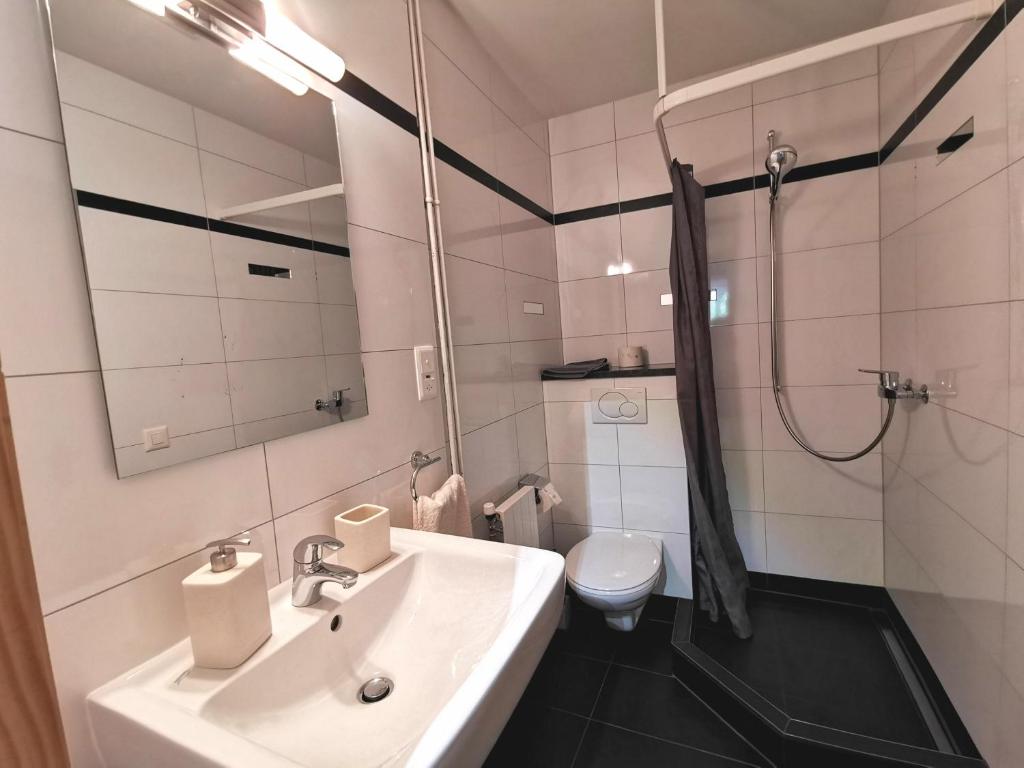 Koupelna v ubytování Apartments Steinbock