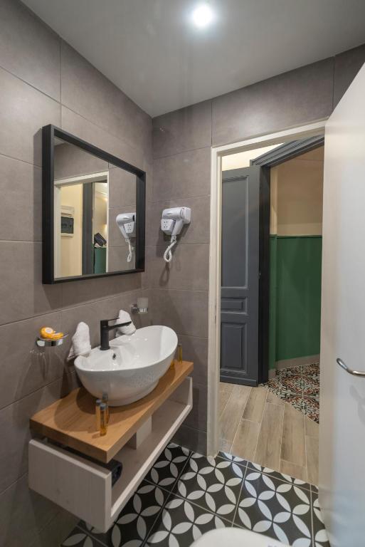 Athens Market Portrait - Resim 21