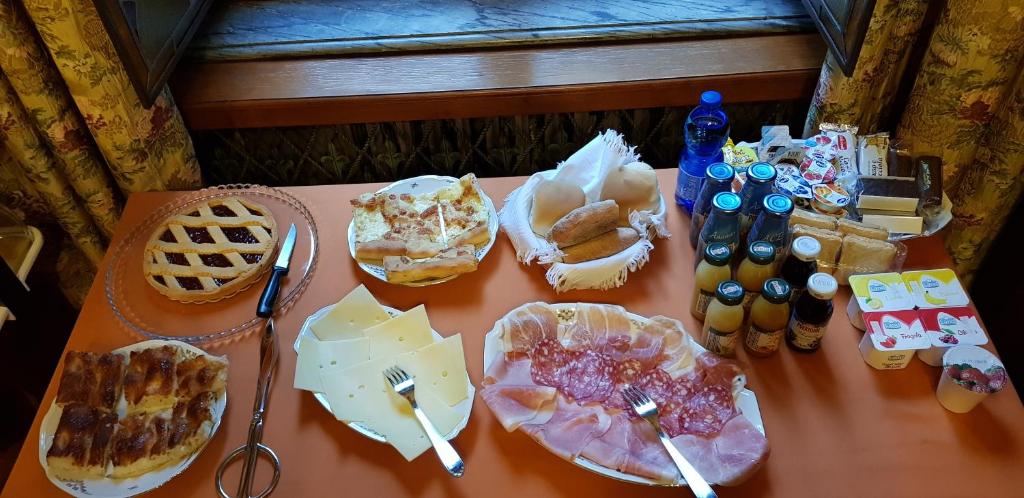 Jedlo v ubytovaní bed & breakfast alebo blízkom okolí