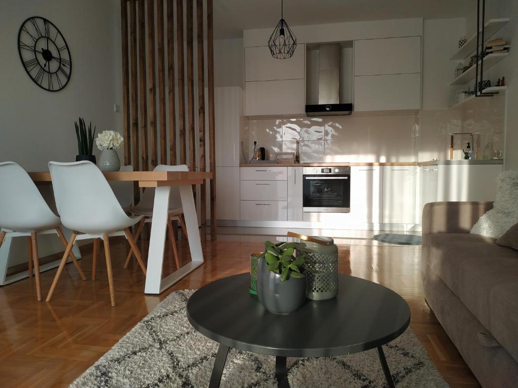Kuchyň nebo kuchyňský kout v ubytování Apartman Avisi