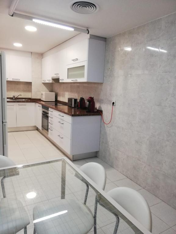 Kuchyň nebo kuchyňský kout v ubytování Apartamento Alba
