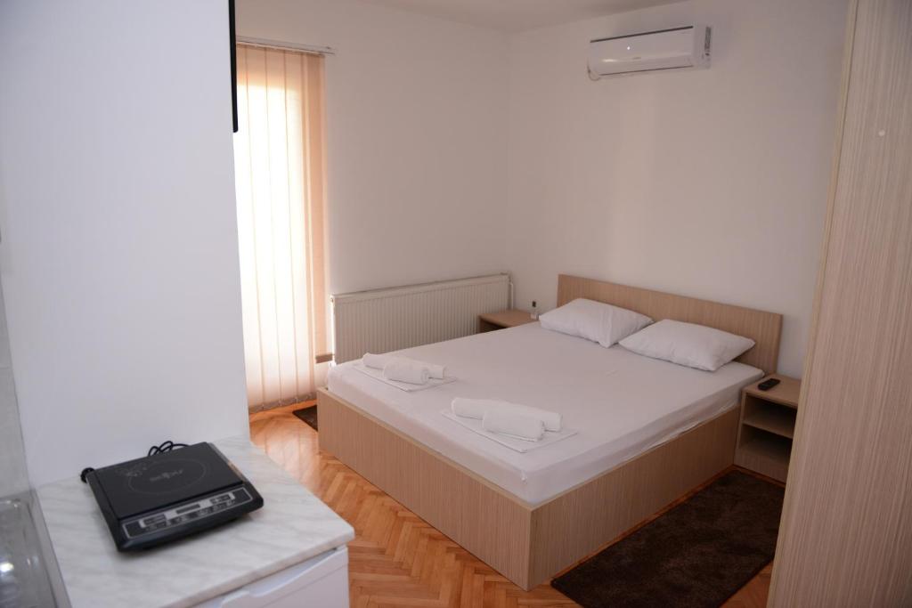 Postel nebo postele na pokoji v ubytování Prenoćište-Vila Tasić