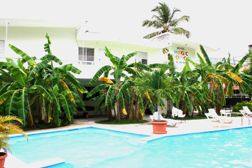 Bazén v ubytování Hotel Magic Tropical nebo v jeho okolí