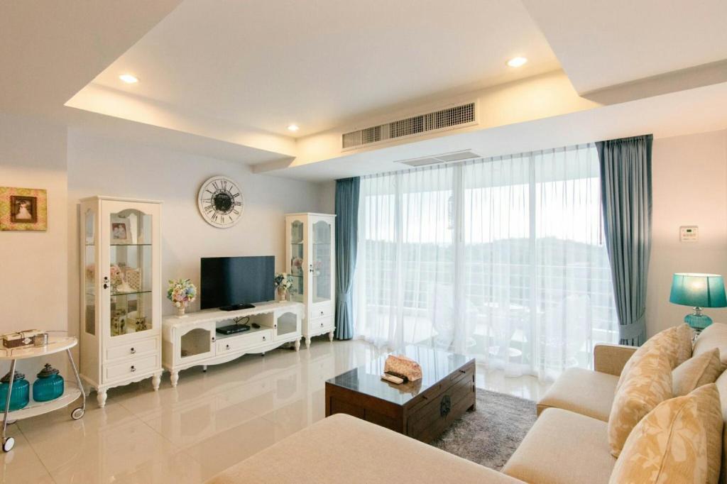 TV a/nebo společenská místnost v ubytování SeaRidge Hua Hin Resort & Poolvilla
