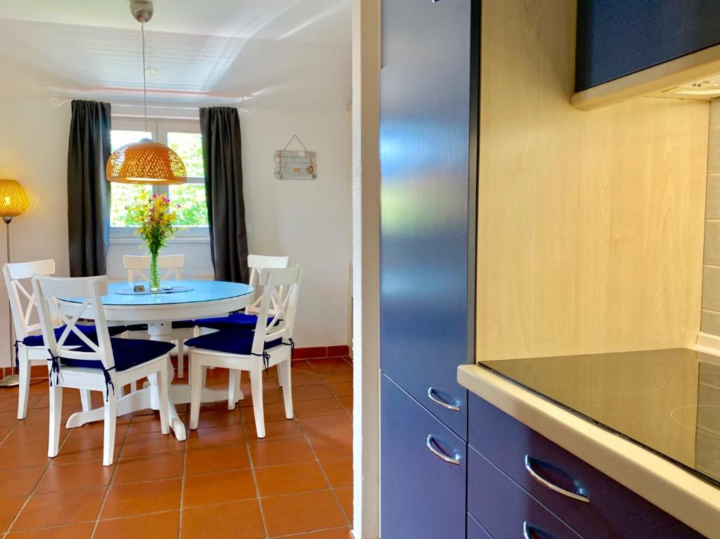 Kuchyň nebo kuchyňský kout v ubytování Strandnahe Ferienwohnung Rügen
