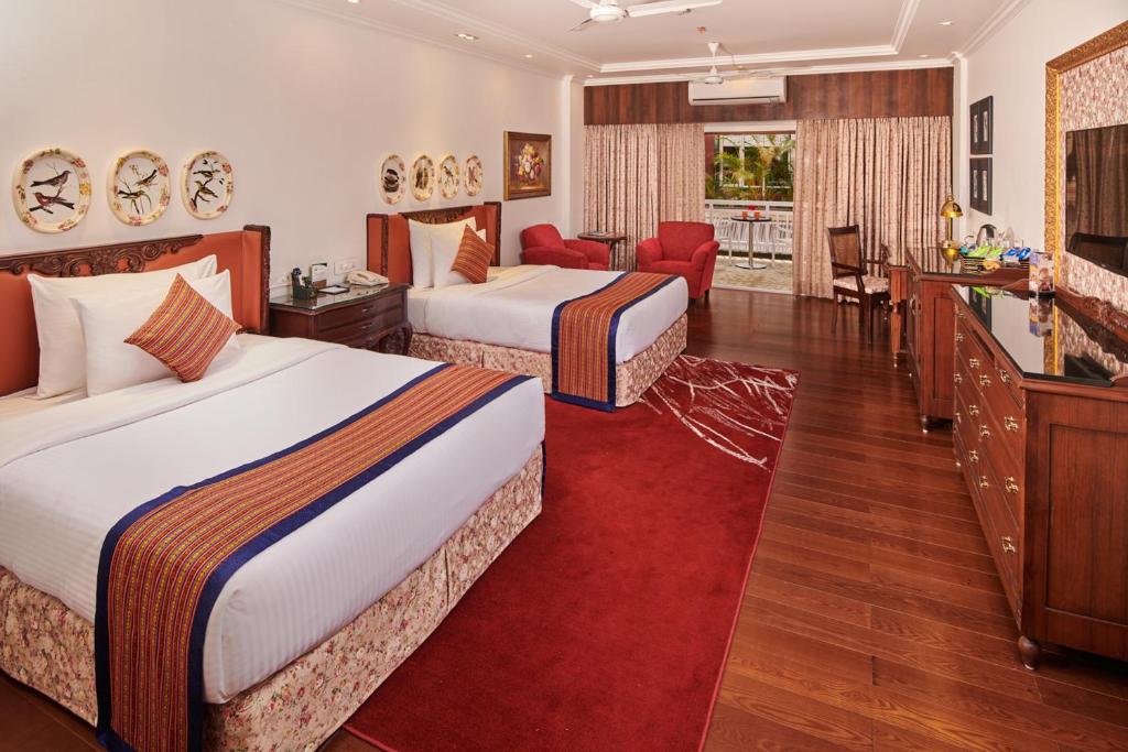 Postel nebo postele na pokoji v ubytování MAYFAIR Himalayan Spa Resort