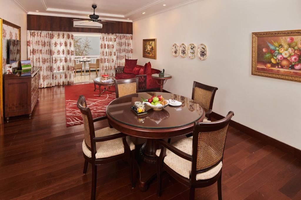 Posezení v ubytování MAYFAIR Himalayan Spa Resort