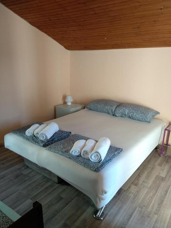 Postel nebo postele na pokoji v ubytování Kuća Anka