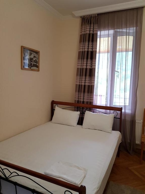 Postel nebo postele na pokoji v ubytování Guest House Gardenia & Wine Cellar