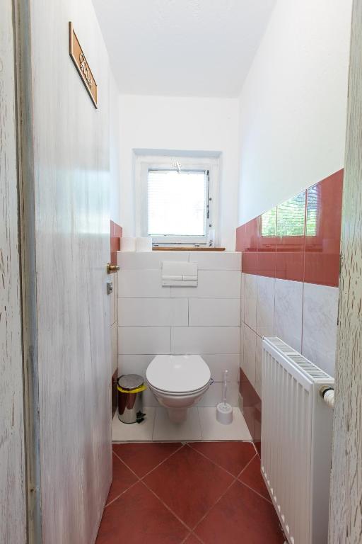 Koupelna v ubytování Dolar Rooms