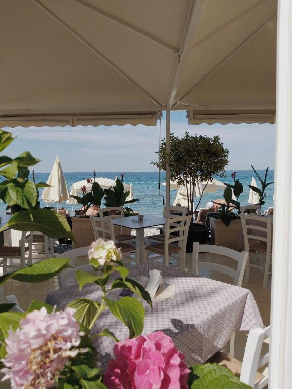 Apartments Kuce Lekovica Beach & snack bar- Bistro - 14