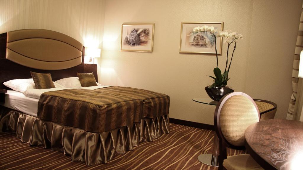 Postel nebo postele na pokoji v ubytování Casino&Hotel Admiral Alžbětín