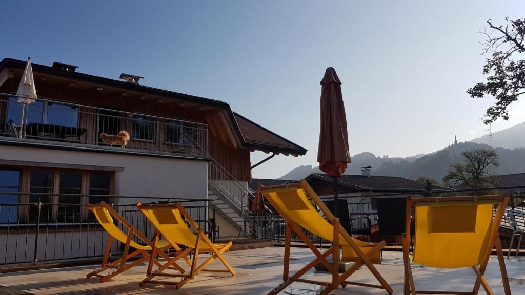 a group of yellow chairs sitting on a deck at Hoamatl in Ebbs