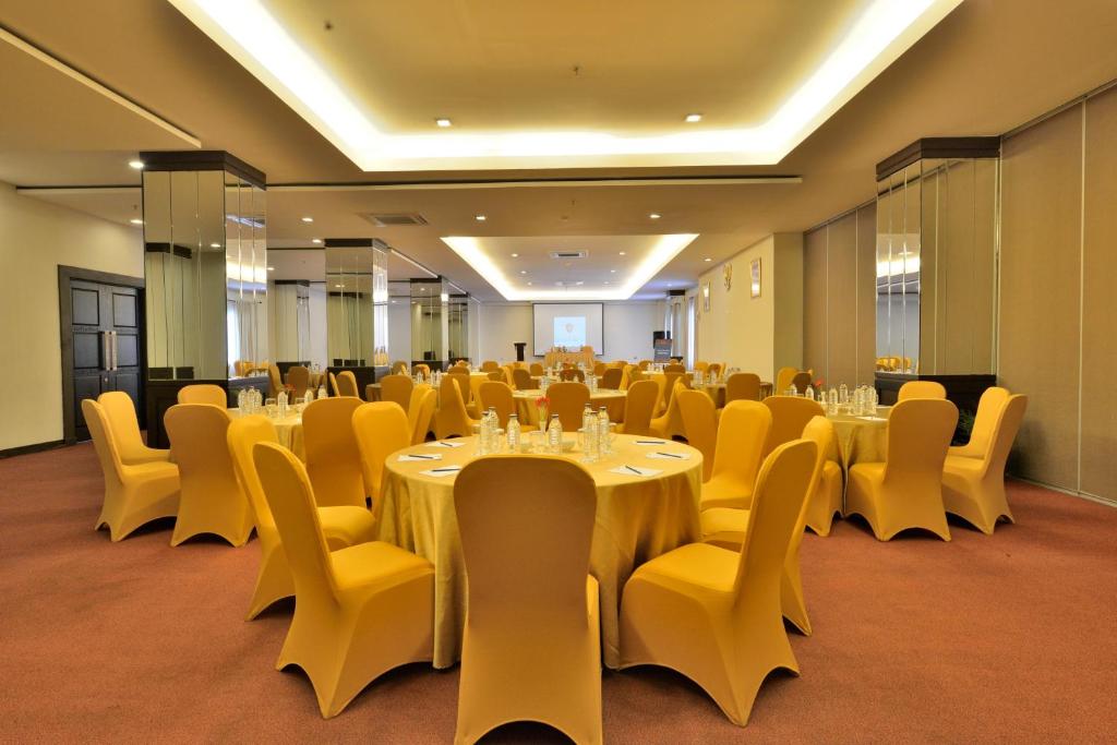 Posezení v ubytování Gino Feruci Kebon Jati by KAGUM Hotels