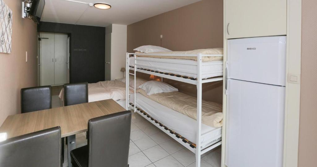 Kuchyň nebo kuchyňský kout v ubytování Hotel De Zeebries