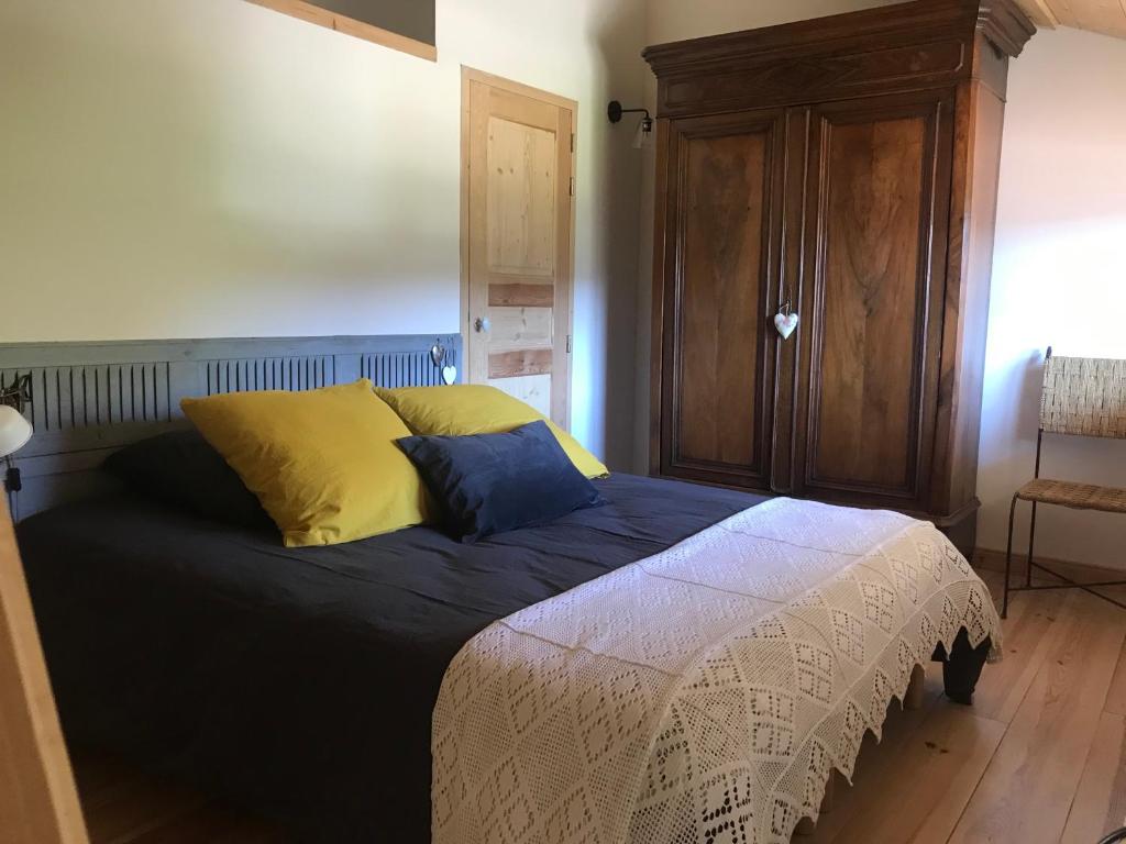 la source d'en haut - Triple Room With Private External Bathroom